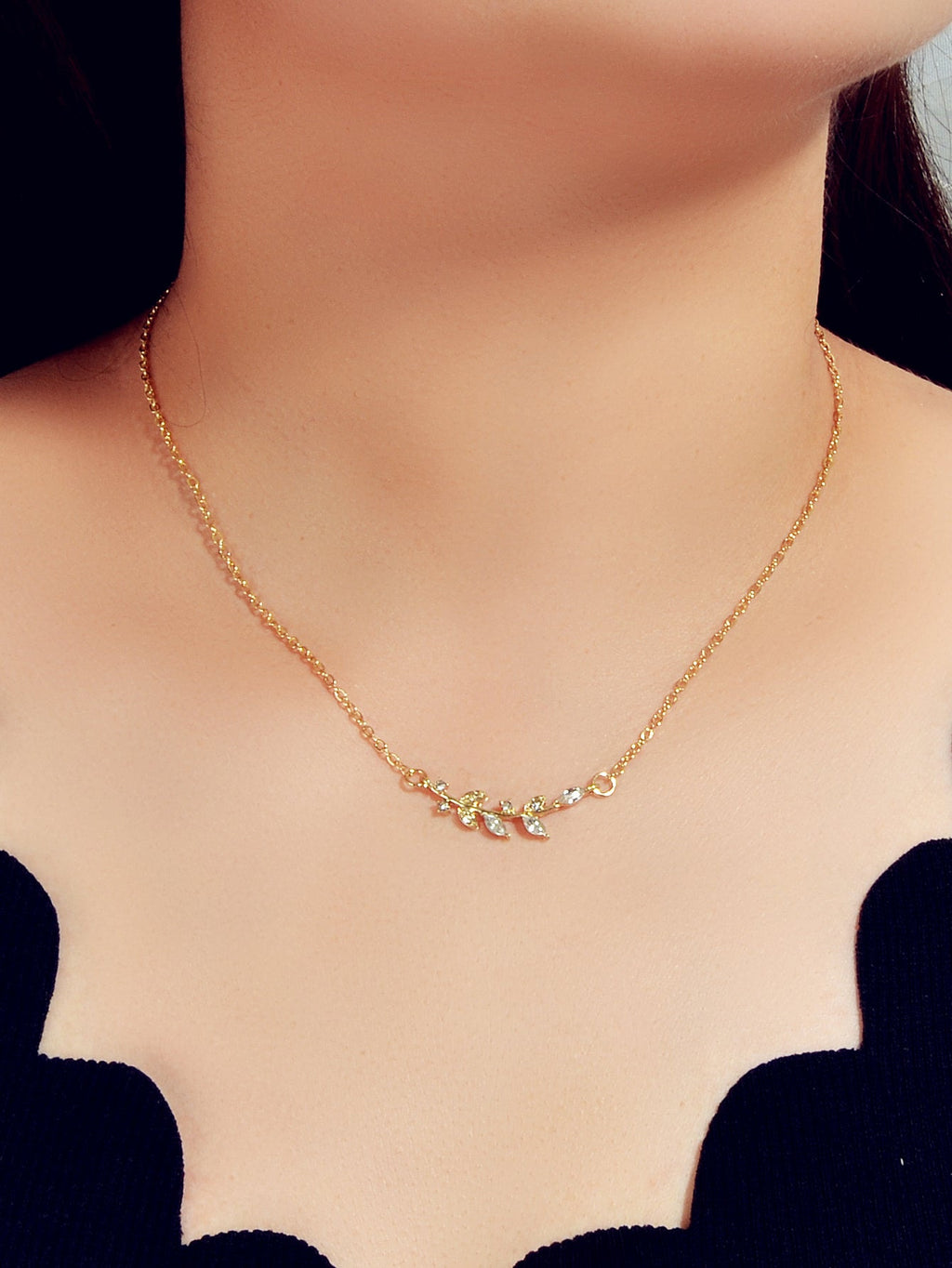 Shining Jewellery Rhinestone Decor Gold Silver Chain Leaf Charm Pendant Necklace